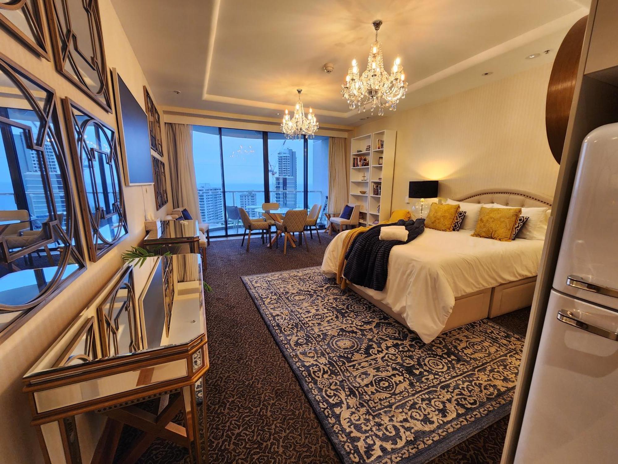 Deluxe Private Apartment And Studio - Ocean Views ゴールドコースト エクステリア 写真